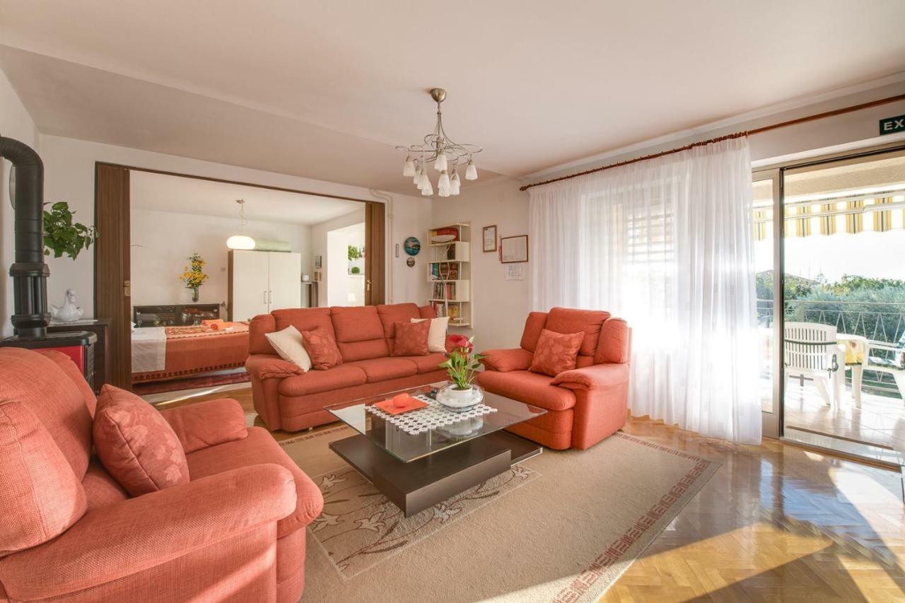 Fiorela Apartment *